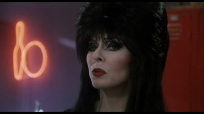 Elvira - A Rainha das Trevas (1988) Dublado