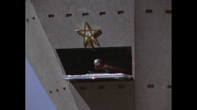 Ultraman 16 L invasione dei baltani