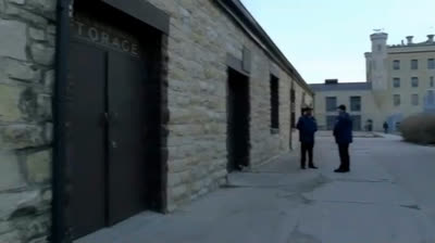 Prison Break s 1 e 17 En pleine crise (2005)