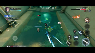 Jugando crystal of atlan con comando en el celular